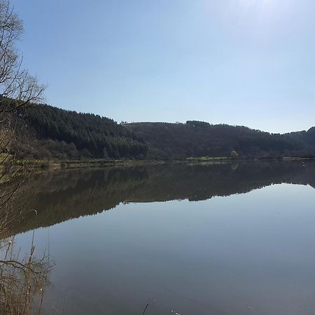 River Mosel Holiday Homes, Meerfeld Studio With A Lake View 外观 照片