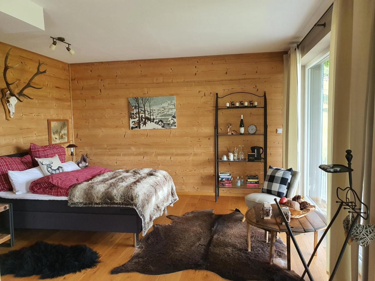 River Mosel Holiday Homes, Meerfeld Studio With A Lake View 外观 照片