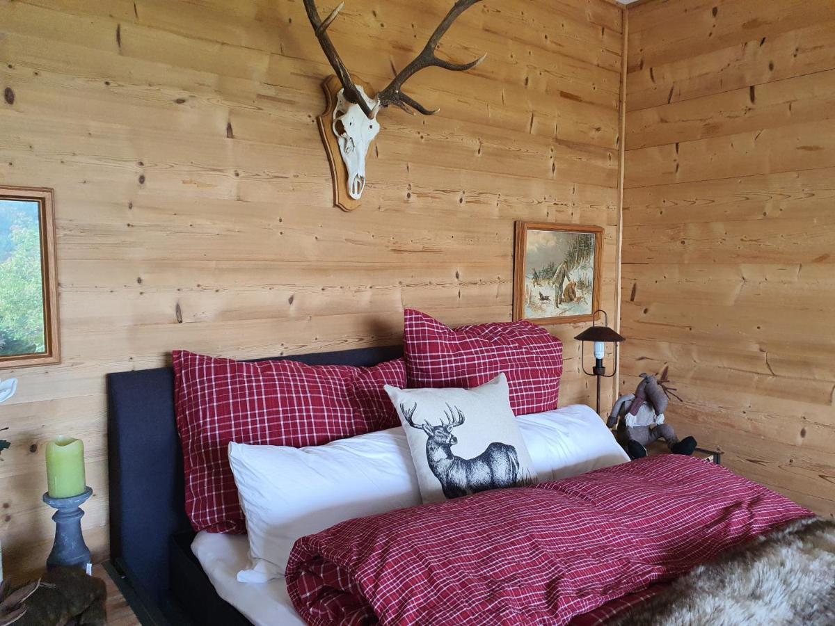 River Mosel Holiday Homes, Meerfeld Studio With A Lake View 外观 照片