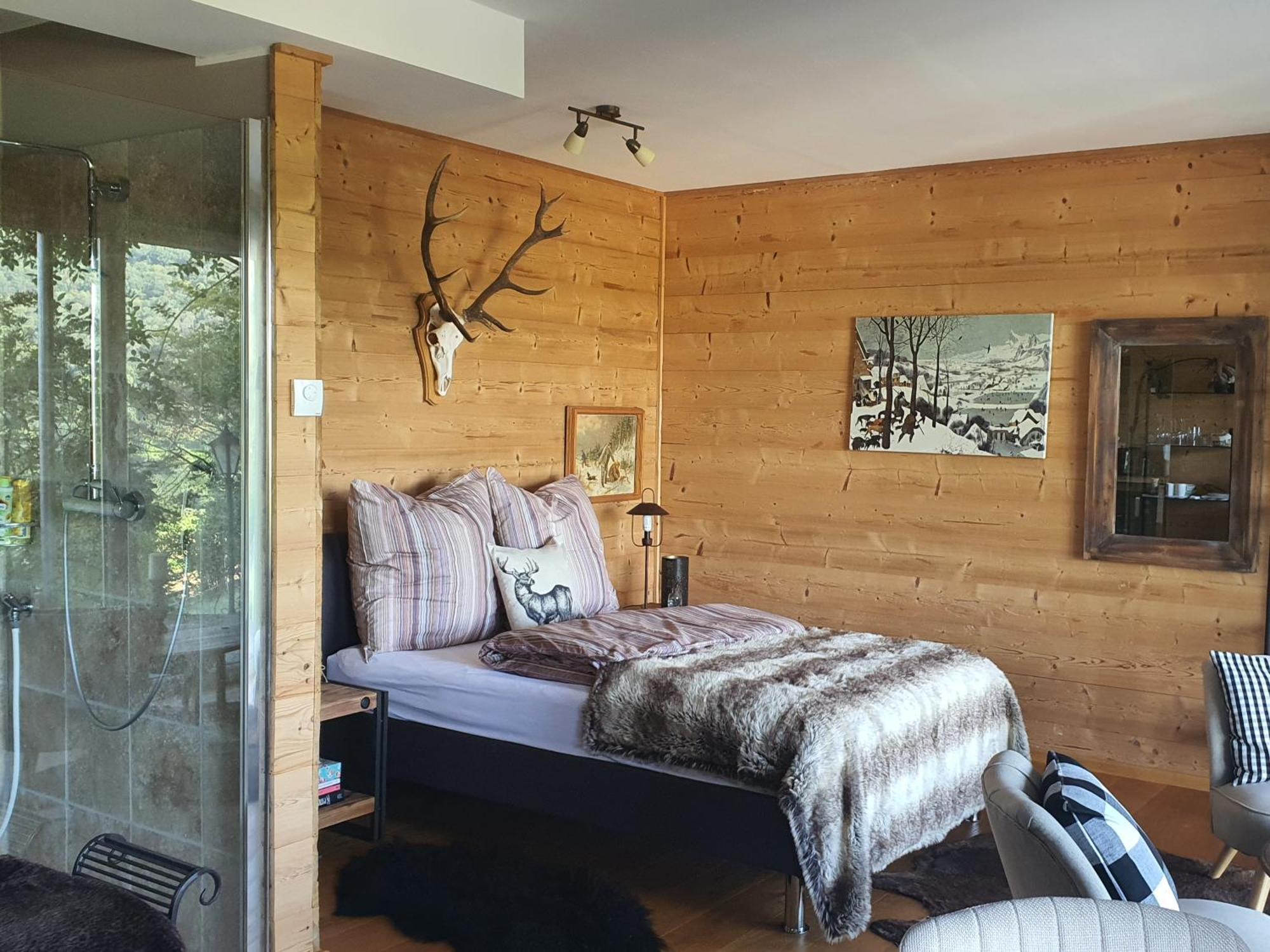 River Mosel Holiday Homes, Meerfeld Studio With A Lake View 外观 照片