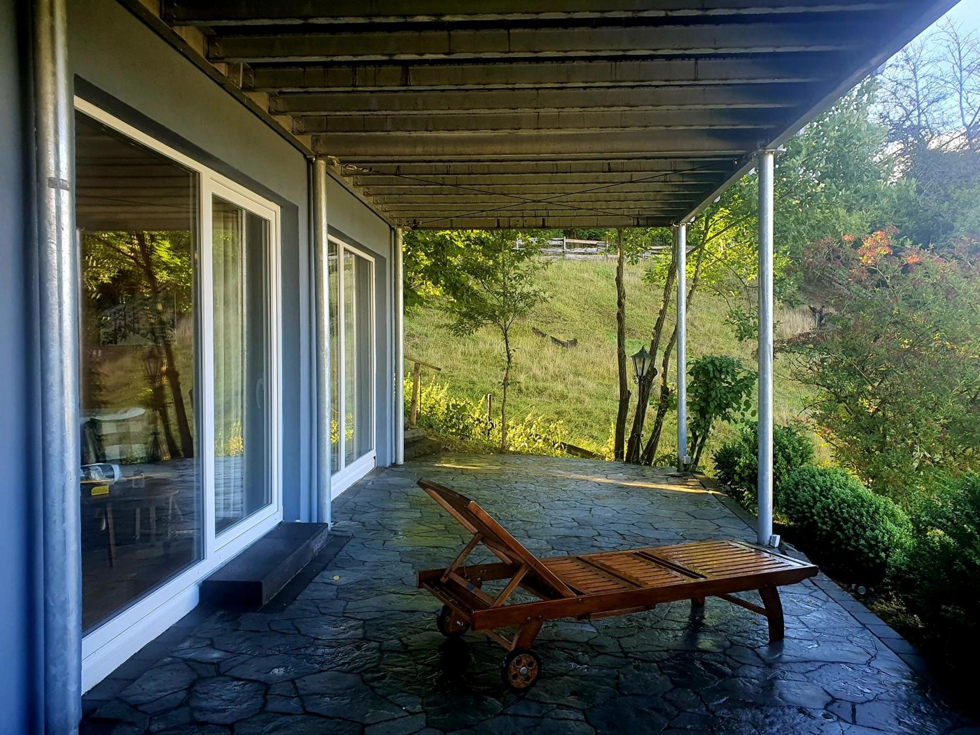 River Mosel Holiday Homes, Meerfeld Studio With A Lake View 外观 照片